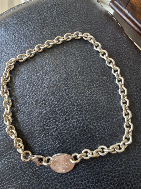 Tiffany & Co. Jewelry - Authenticated "Return to Tiffany" Oval Tag 15.5" Choker With Pouch